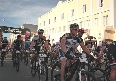 Beukes klop internasionale veld